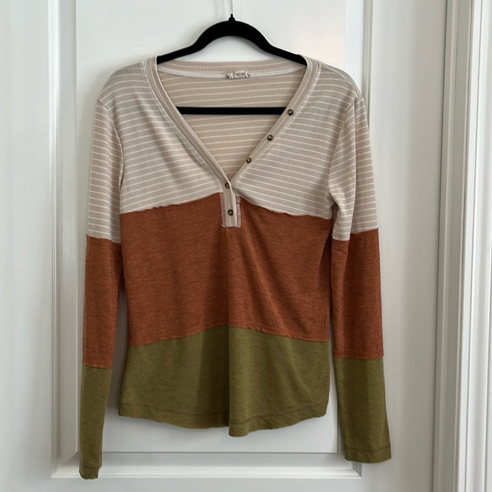 Hem & Thread 1/4 button top size small